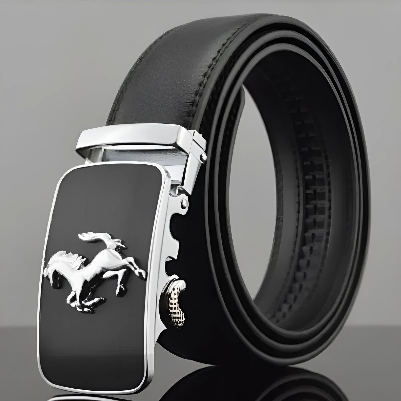 Men's automatic buckle leather belt in cowhide with adjustable length and multiple buckle options