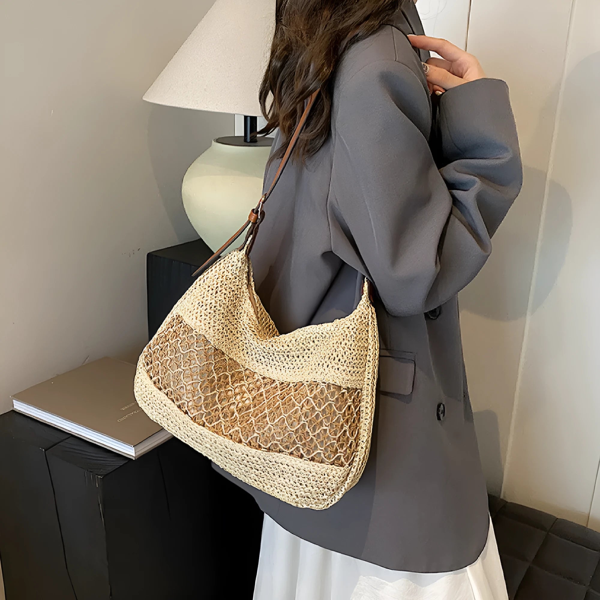 Women's khaki straw crossbody bag with a square shape and an external sandwich pocket.
