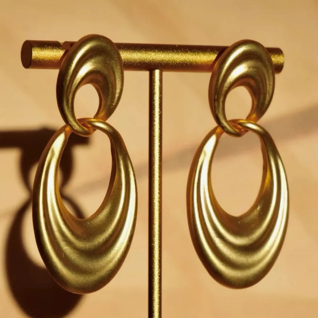 Women's copper earrings with double circle design and quicksand colour finish in a French retro style.