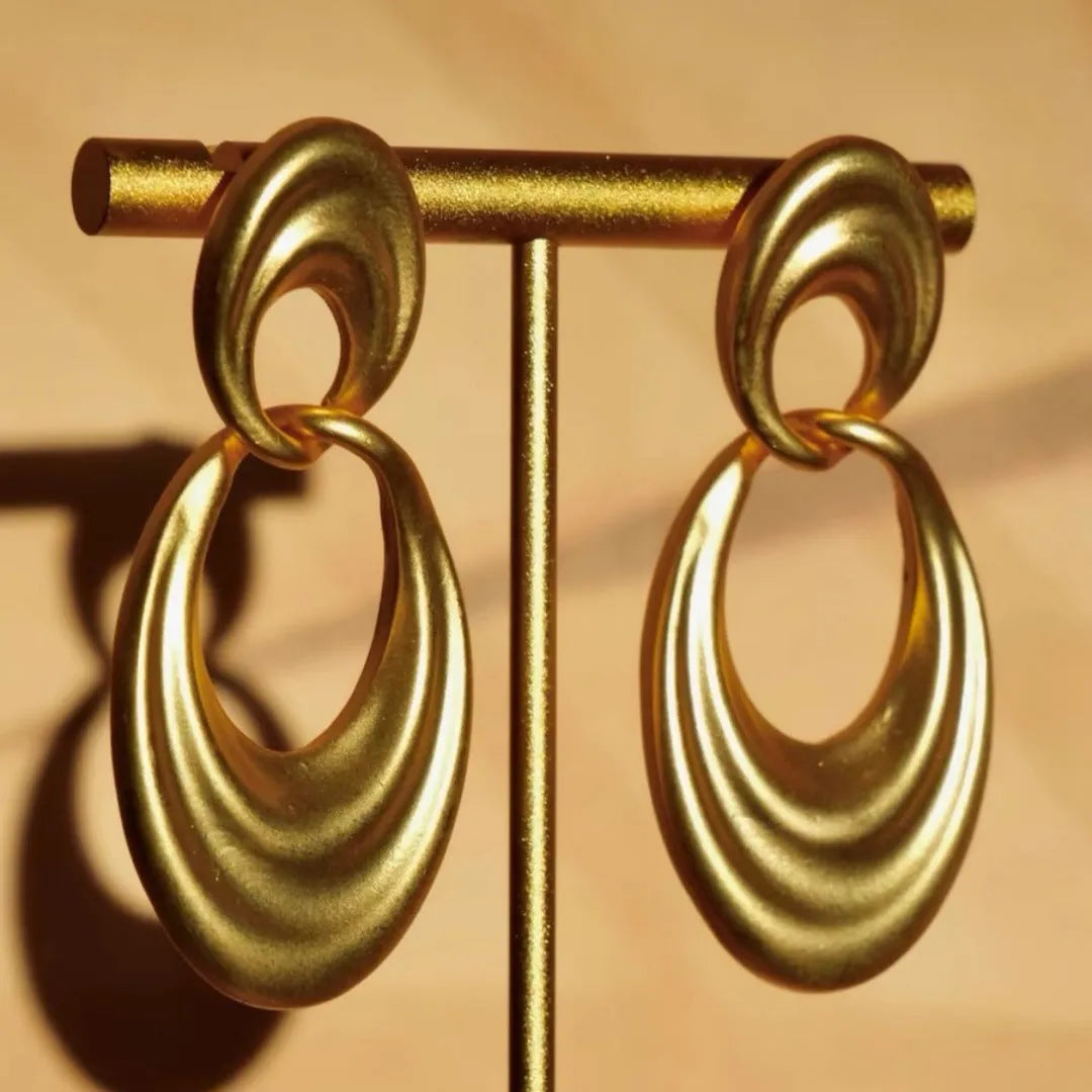 Women's copper earrings with double circle design and quicksand colour finish in a French retro style.