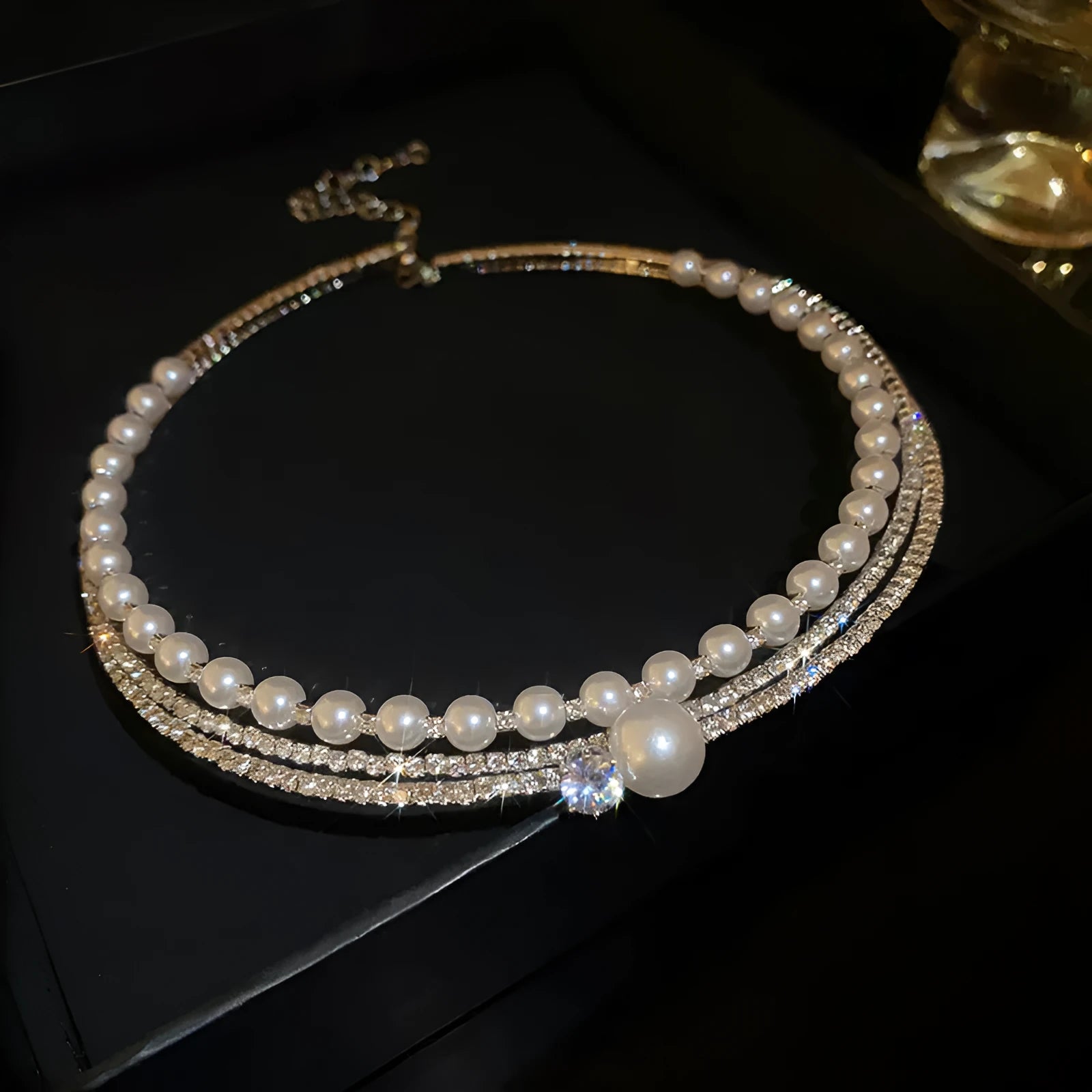 Women's curved geometric clavicle necklace in electroplated silver with exaggerated collarbone design