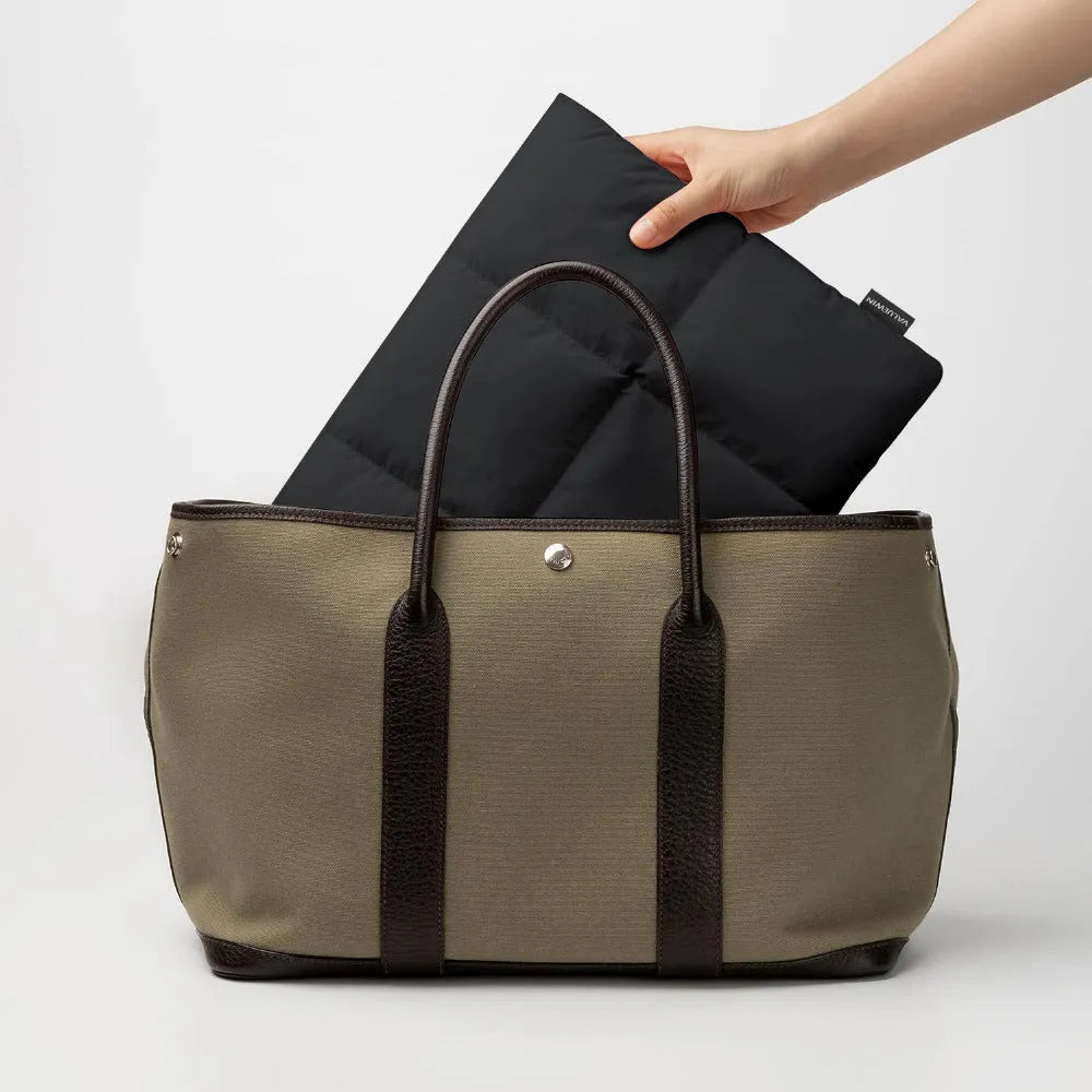 Soft fluffy laptop sleeve in black or khaki for 13 to 15.6 inch laptops with European retro style
