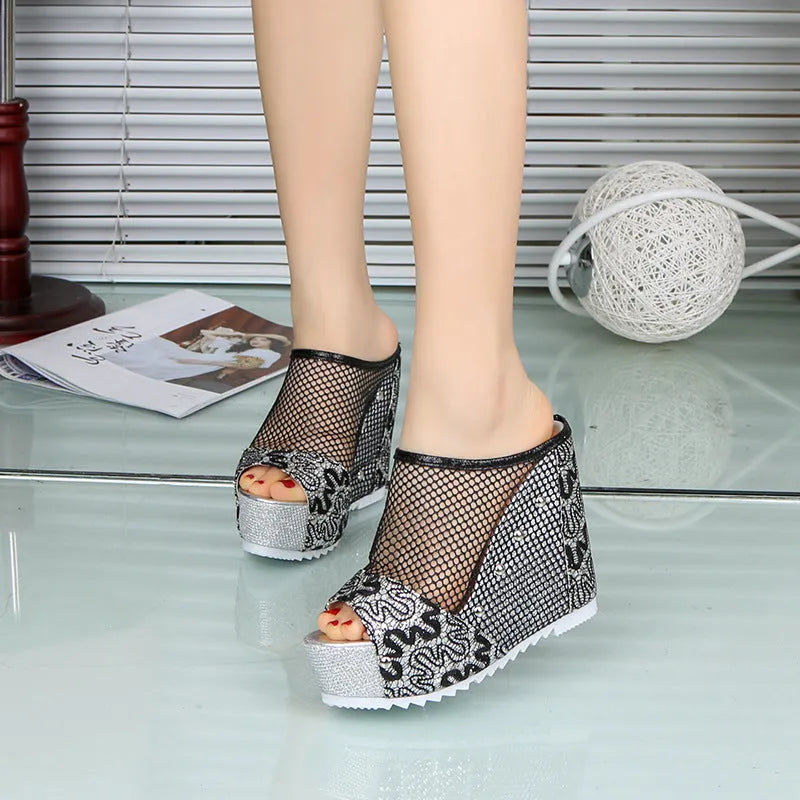 Women's chunky heel platform sandals with hollowed heel design in black colour