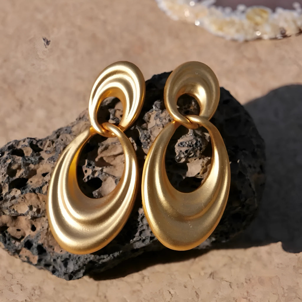 Women's copper earrings with double circle design and quicksand colour finish in a French retro style.