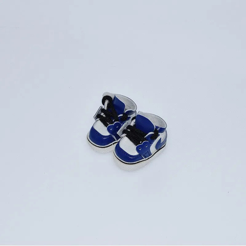 Replacement shoes for 17cm fashion dolls in various styles and colours