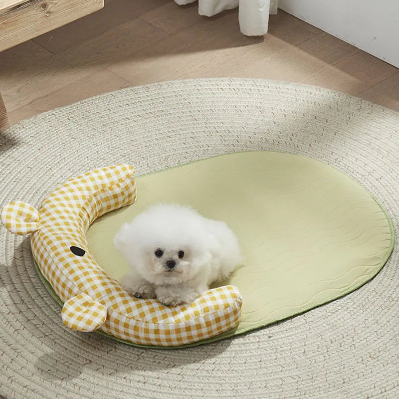 Four-season dog mat and cat nest in green or yellow showing four size options with weight recommendations