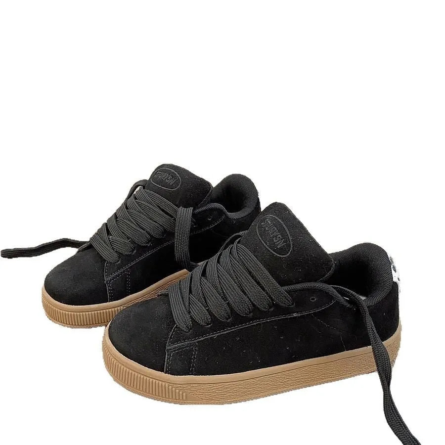 Black retro low-top sneakers with waterproof platform and injection-moulded rubber sole