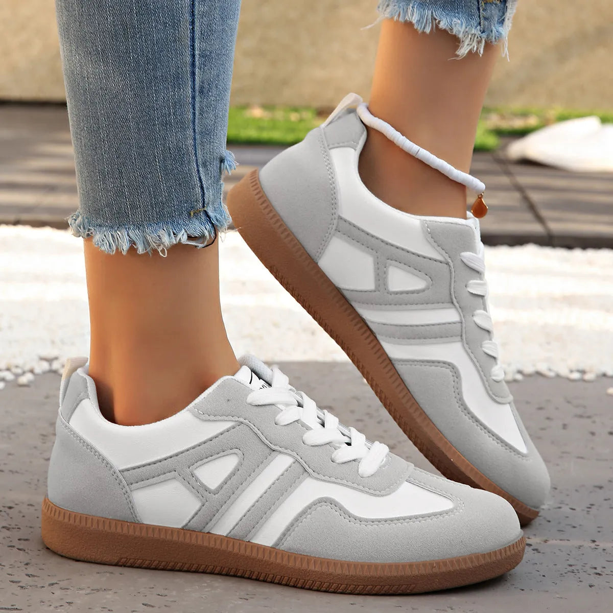 Women's retro colour matching lace-up jogging shoes in grey with a round toe and platform sole.