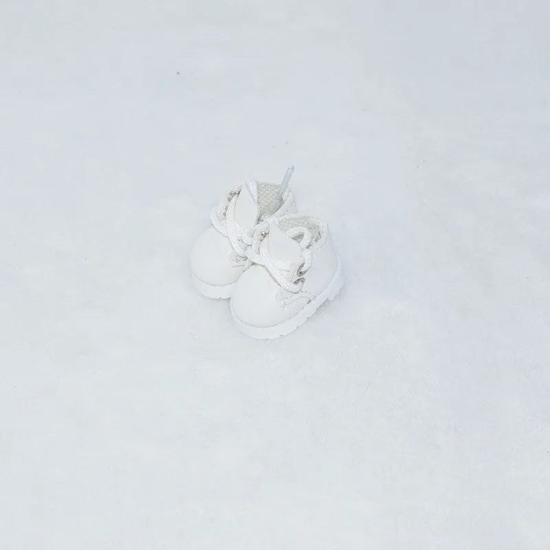 Replacement shoes for 17cm fashion dolls in various styles and colours