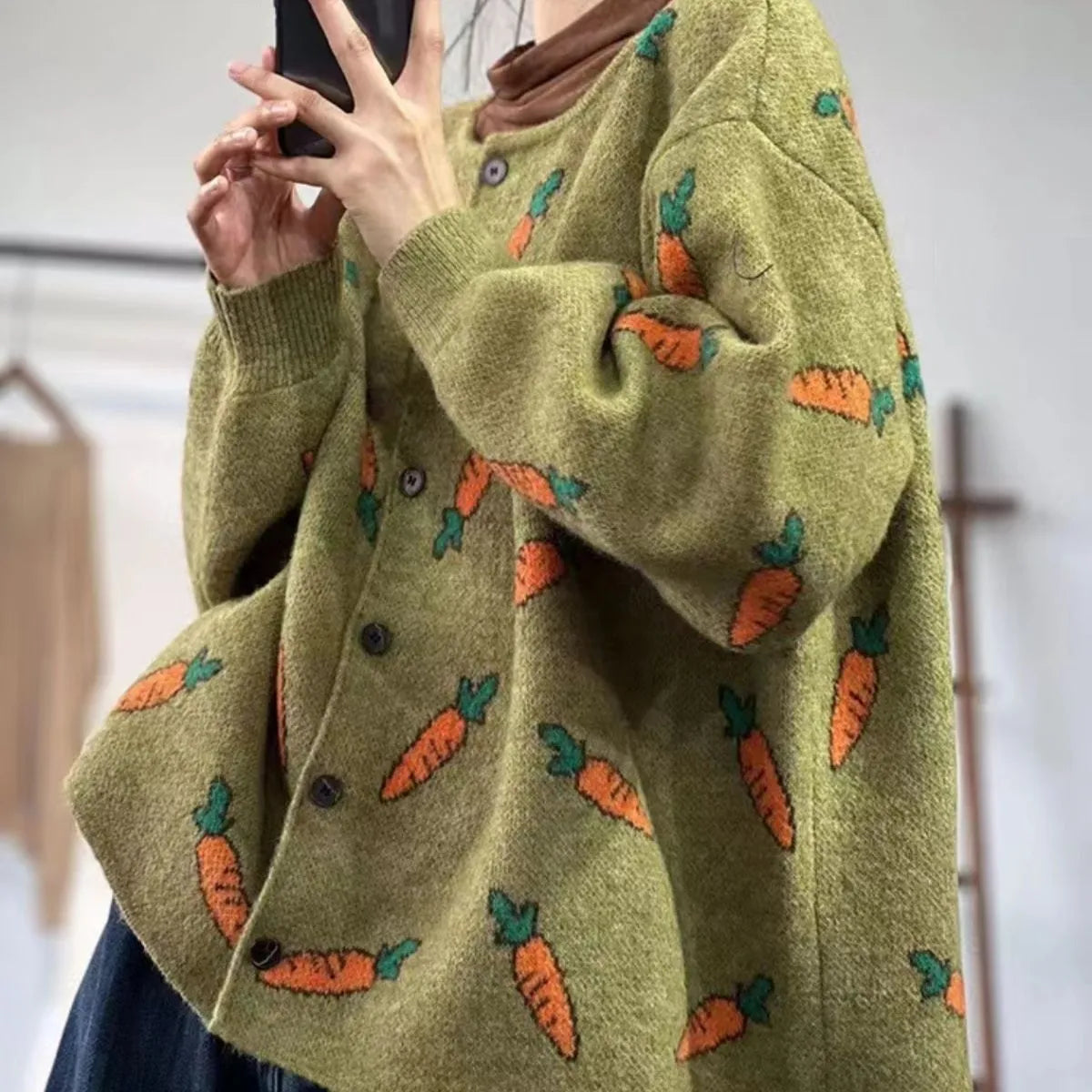 Round neck viscose cardigan with artistic colour contrast printing and loose street fashion fit