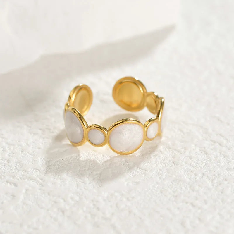 Adjustable geometric ring in stainless steel with electroplated finish