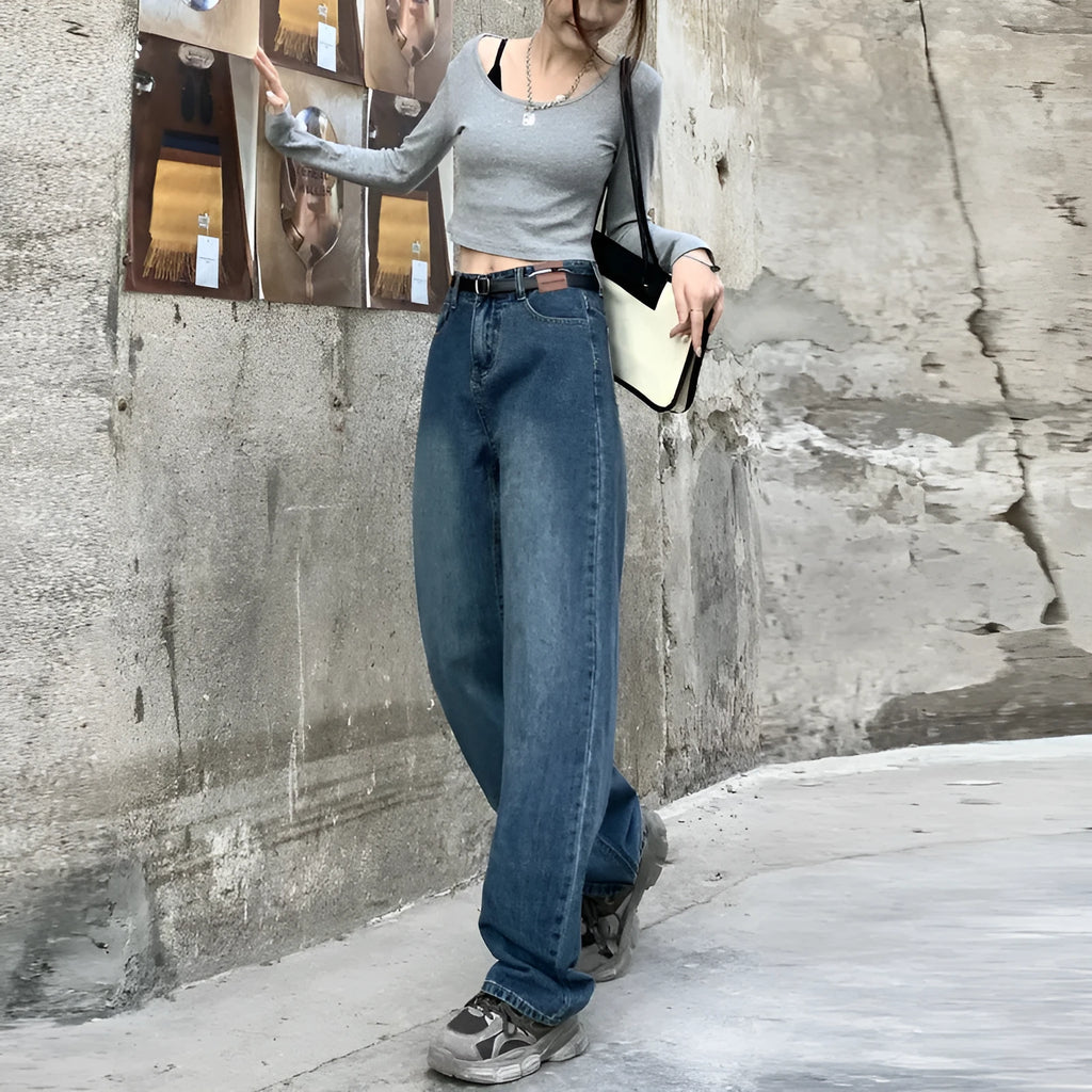 Women's retro straight jeans in cotton denim fabric with high waist design and straight leg cut