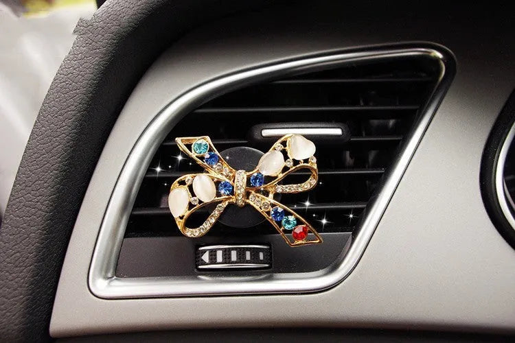 Alloy car fragrance clip with liquid perfume for air vent attachment in decorative designs