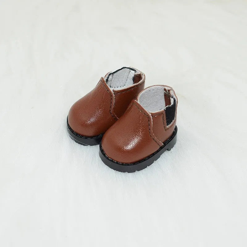 Replacement shoes for 17cm fashion dolls in various styles and colours