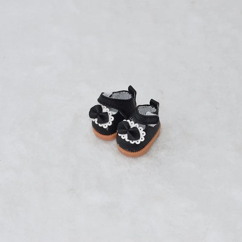 Replacement shoes for 17cm fashion dolls in various styles and colours