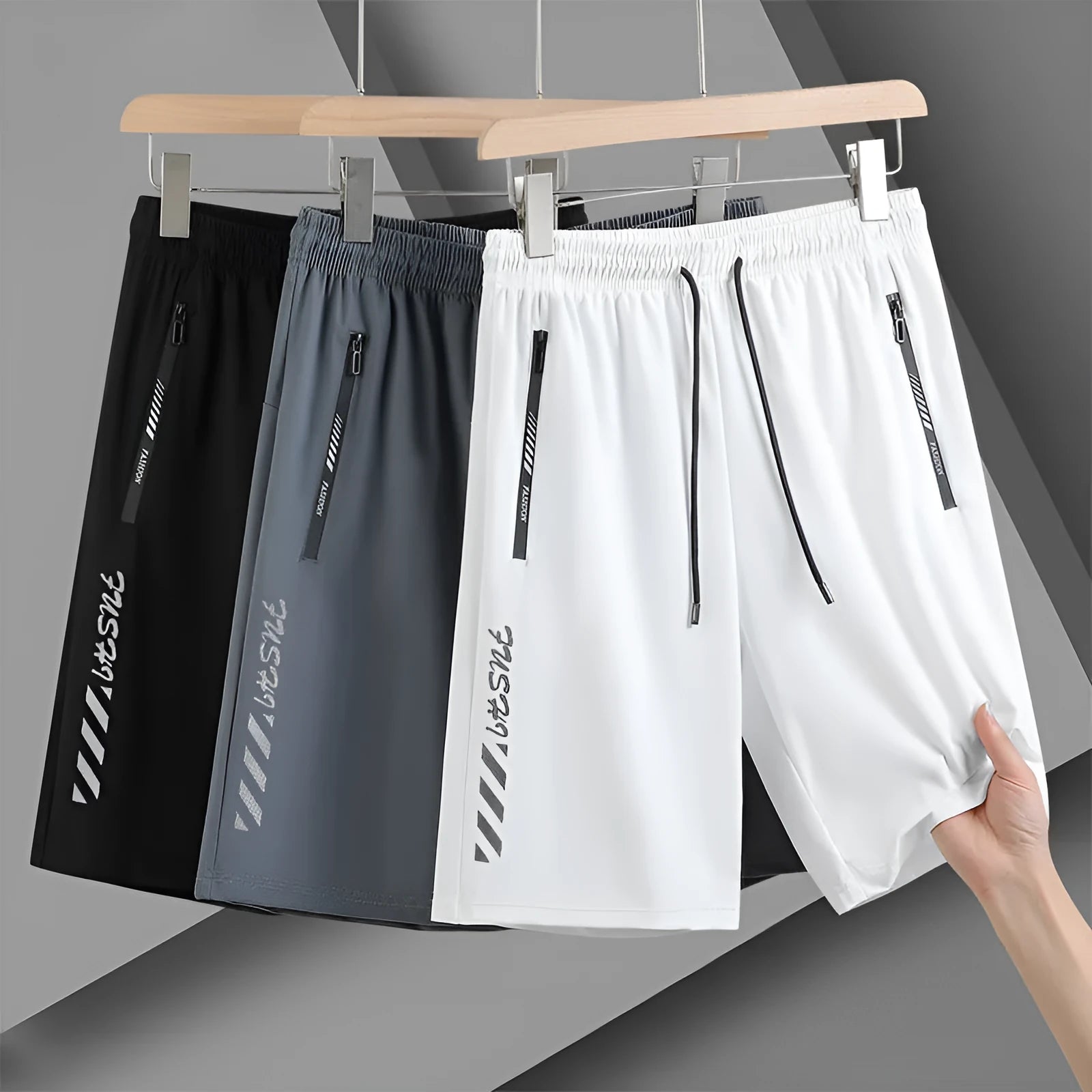 Men's quick-drying nylon sports shorts in loose fit with medium elastic waistband
