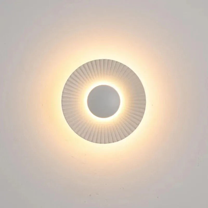 Round aluminium wall lamp with LED lighting in outer white inner gold colour configuration