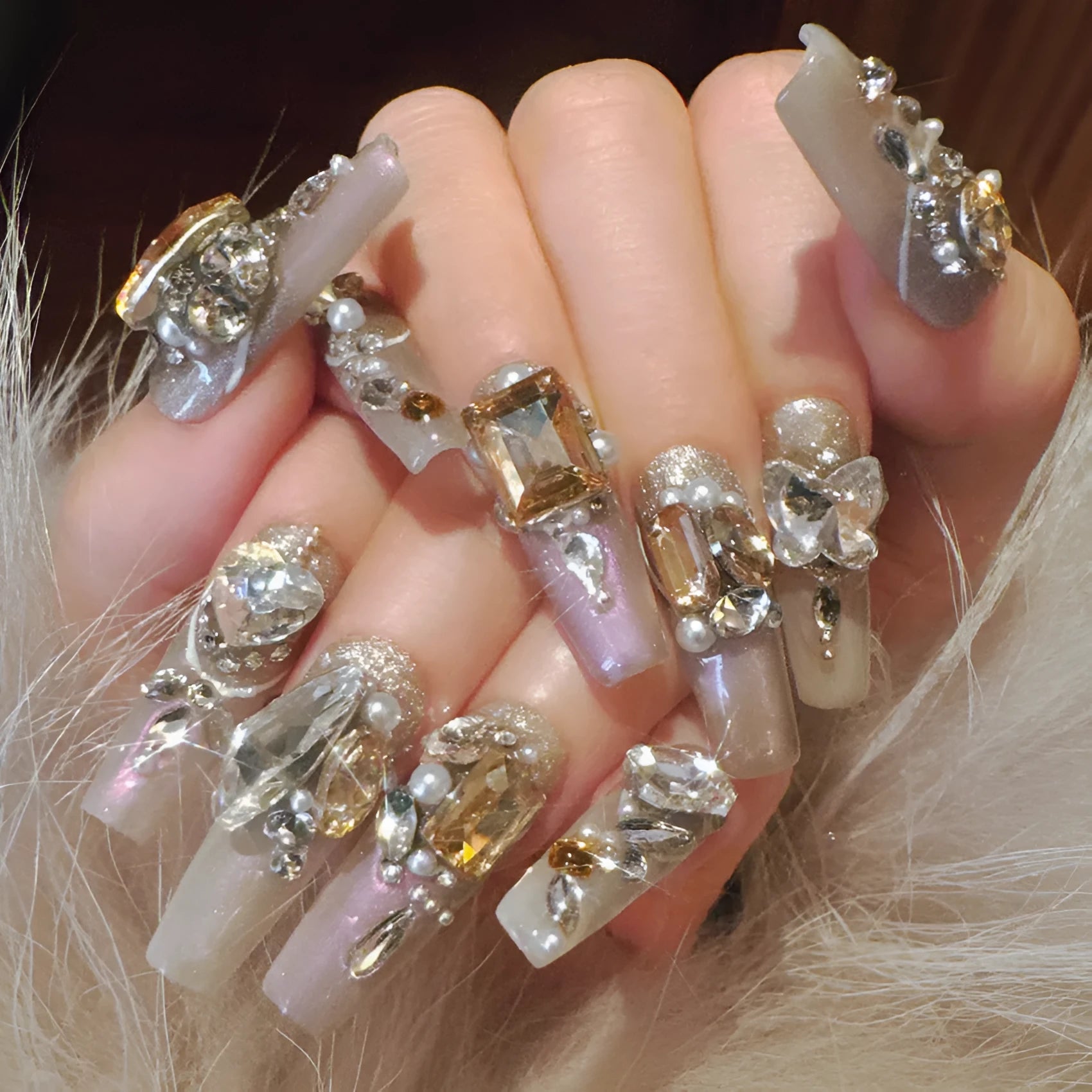 False nail patches set in card packaging with jelly adhesive and tool application options