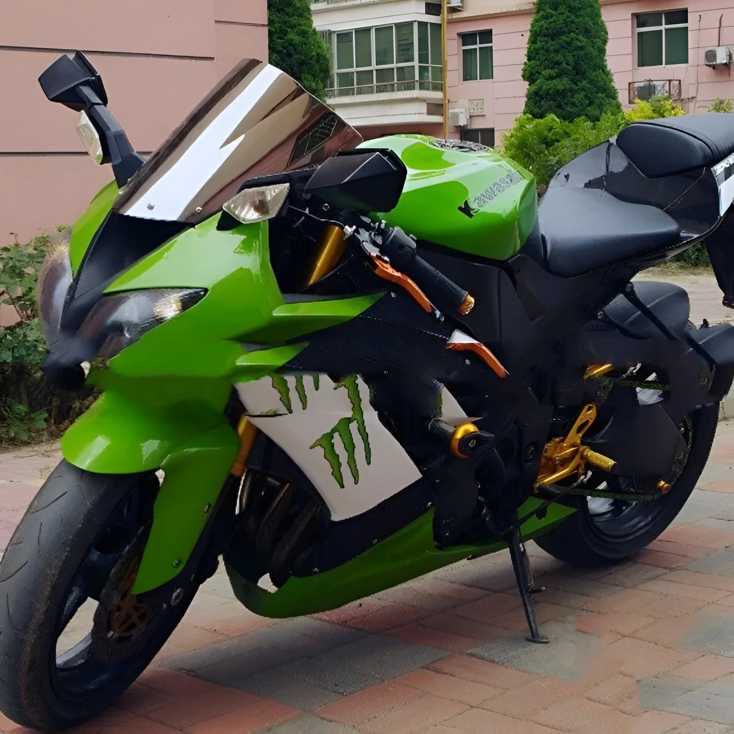 Motorcycle windscreen for Kawasaki ZX-6R and ZX-10R in blue and brown options