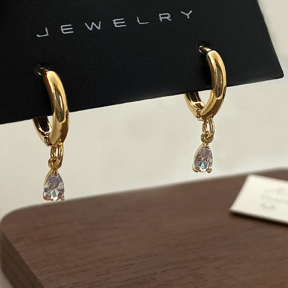 Women's zircon jewellery set showing geometric necklace, earrings, and anklet with meteor shower detail.