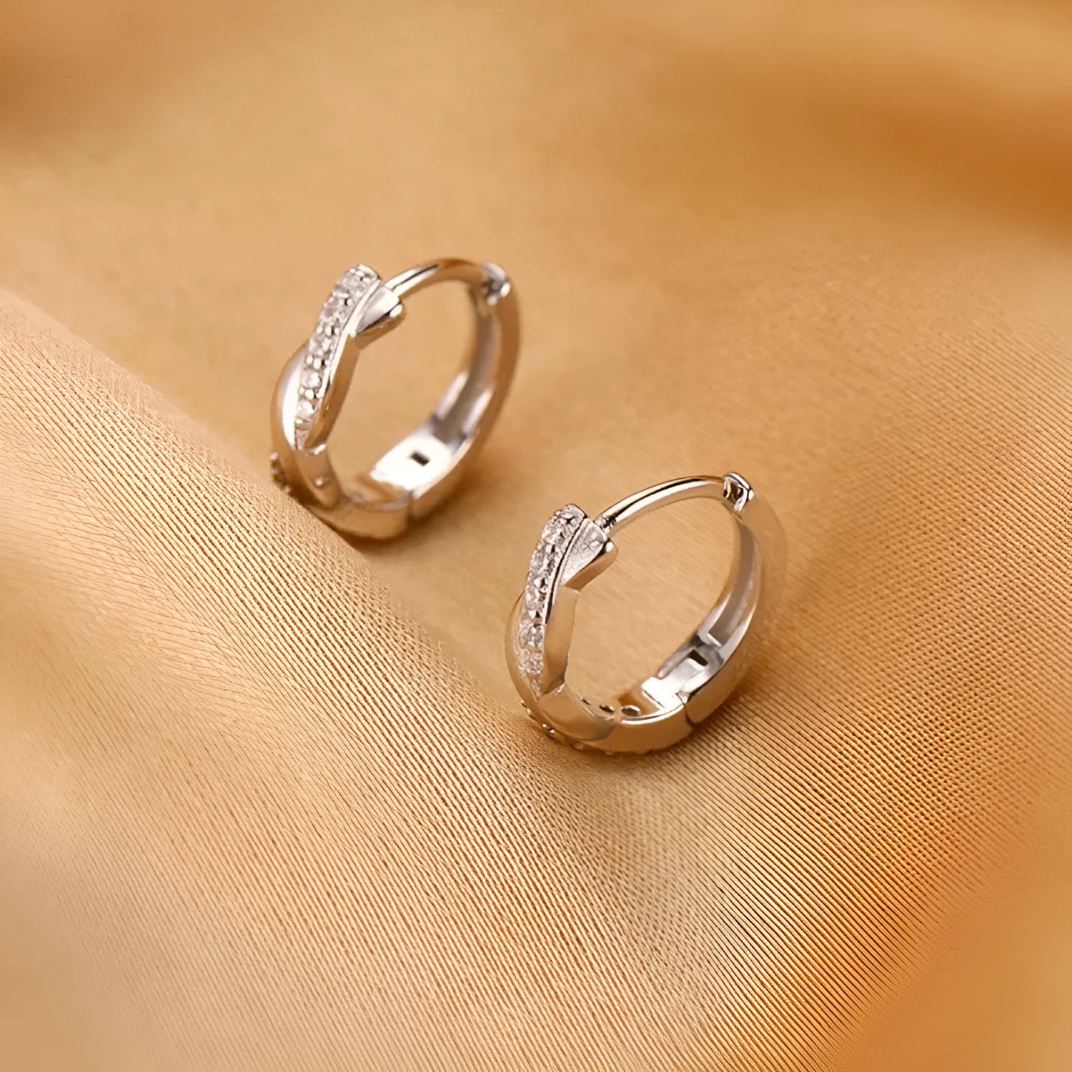 Geometric interwoven hemp rope earclip earrings in gold and silver colours with diamond-cut copper finish