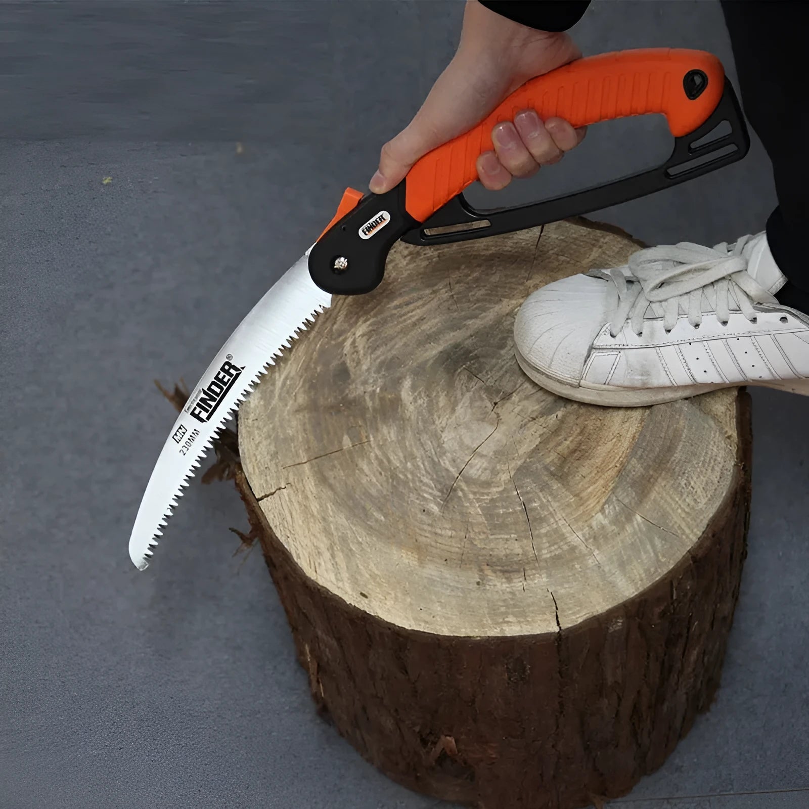 Folding garden hand saw with 230mm blade and TPR grip for branch cutting