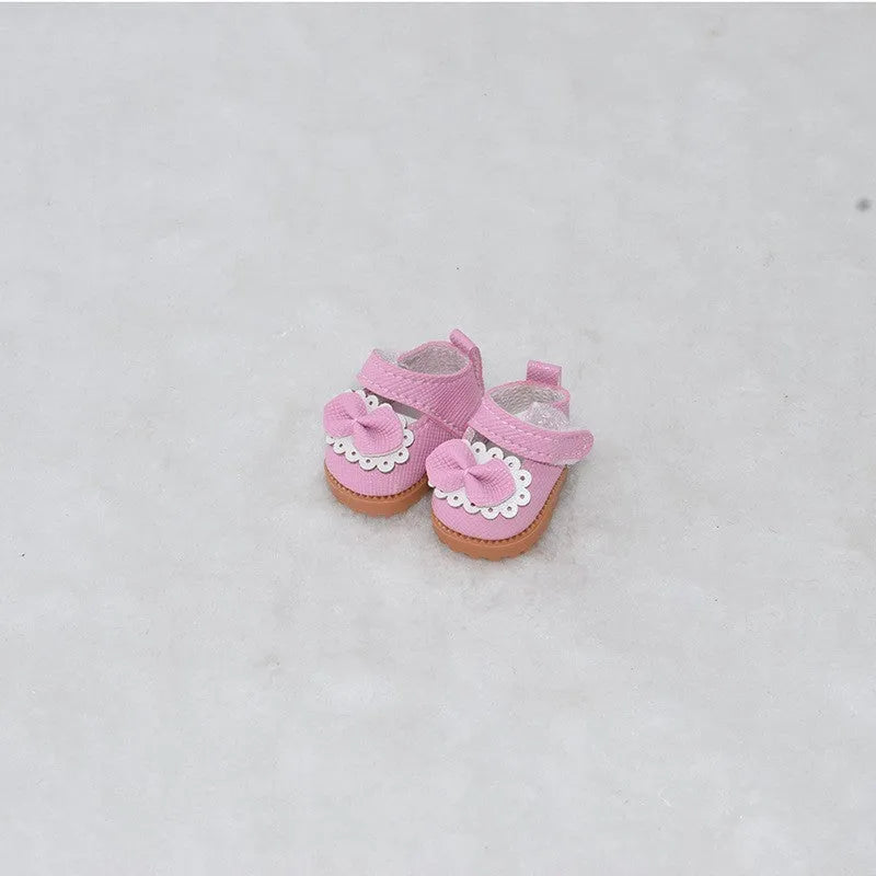 Replacement shoes for 17cm fashion dolls in various styles and colours