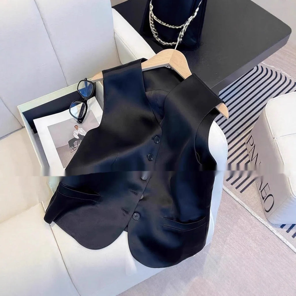 Black satin ladies' sleeveless vest with loose fit and splicing details