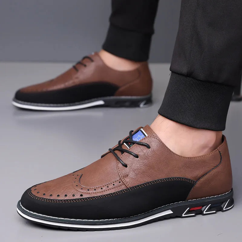Men's low-top casual leather shoes in black with a rubber sole and sewing line detail.