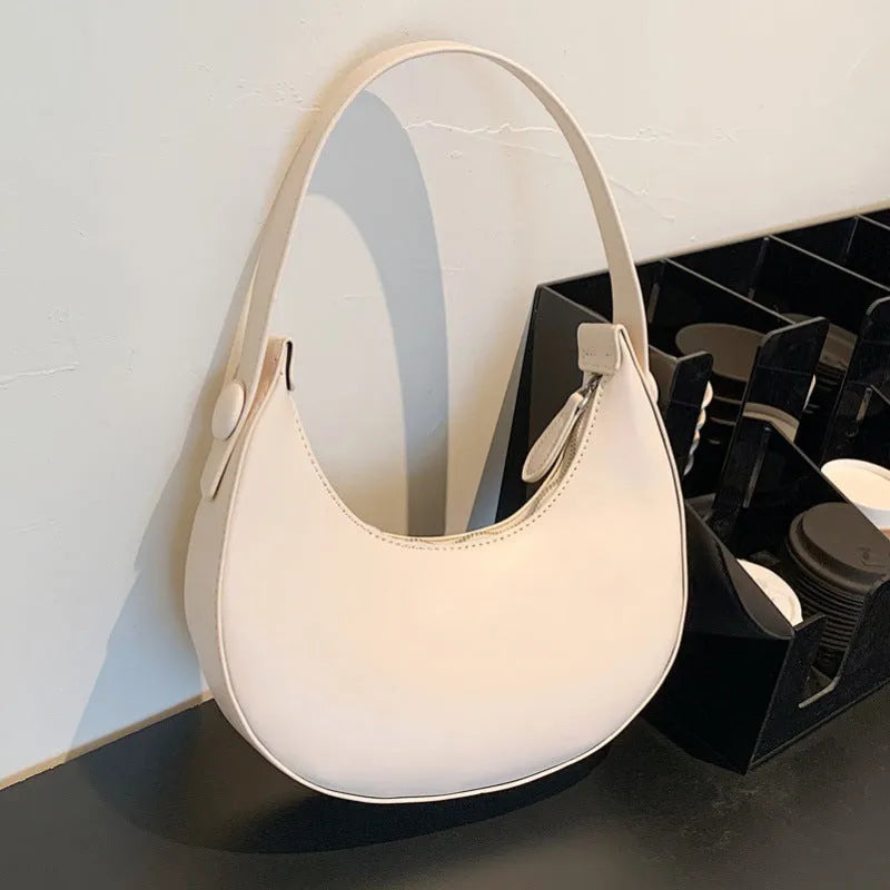 Retro dumpling-shaped women's shoulder bag in PU leather with zippered compartment