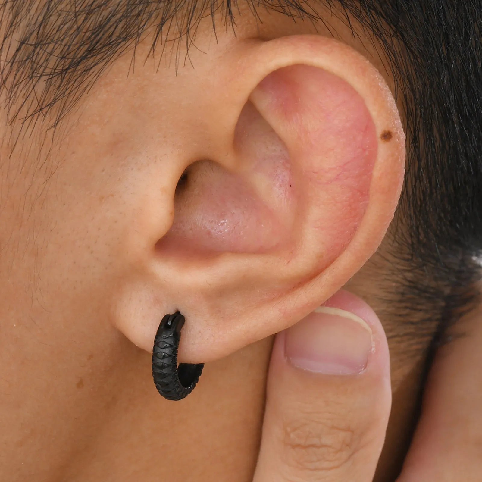 Stainless steel snake pattern hip hop ear rings in black and gold colour options