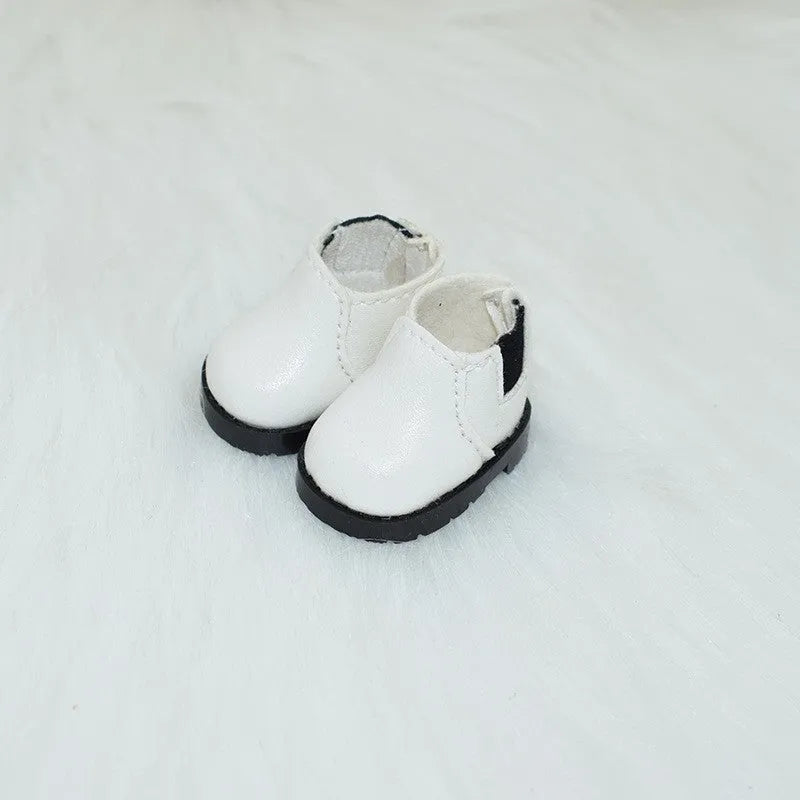 Replacement shoes for 17cm fashion dolls in various styles and colours