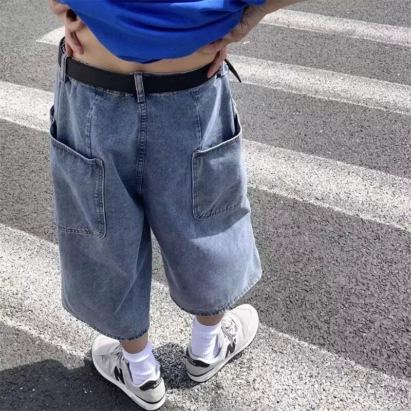 Men's washed blue denim pirate shorts with high-waist and cropped length design