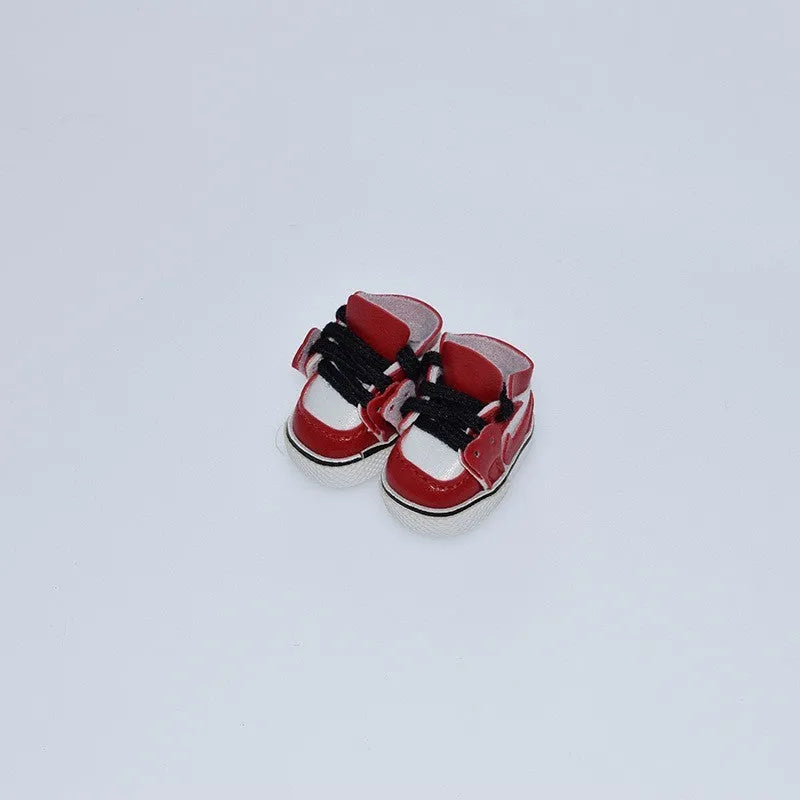 Replacement shoes for 17cm fashion dolls in various styles and colours