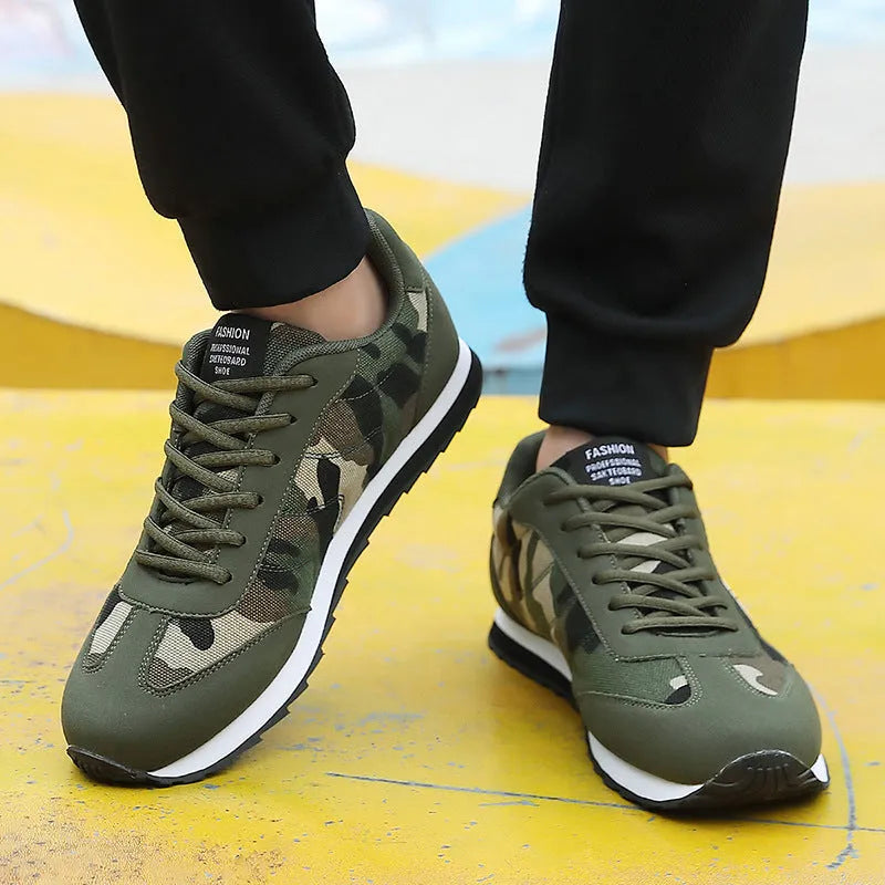 Camouflage pattern suede running shoes with mesh lining and foam sole
