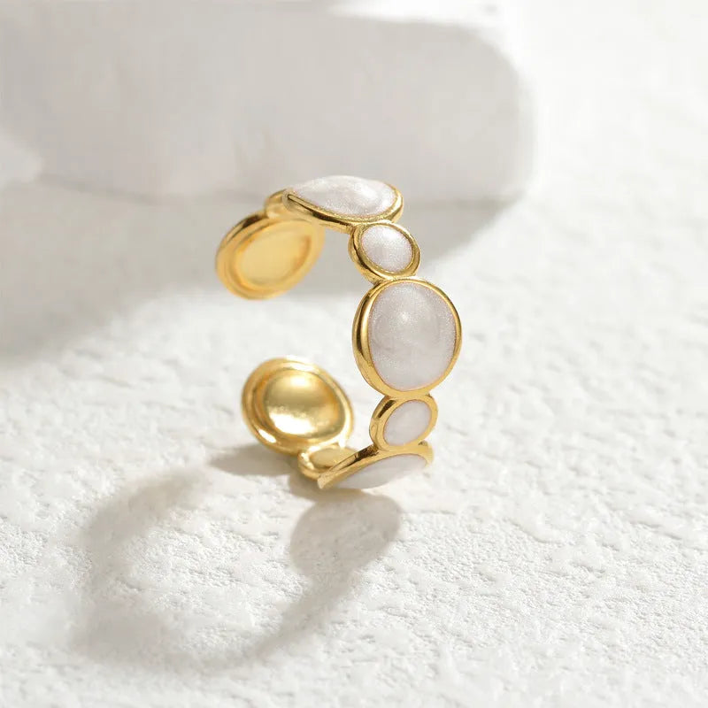 Adjustable geometric ring in stainless steel with electroplated finish