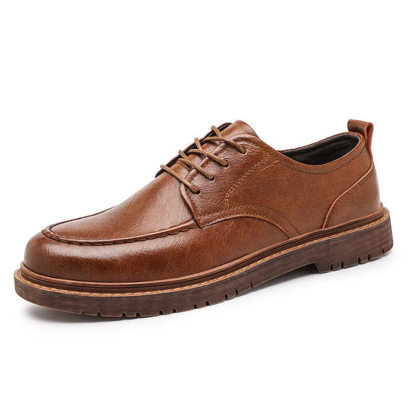 Casual leather shoes in black or brown with round toe and rubber soles