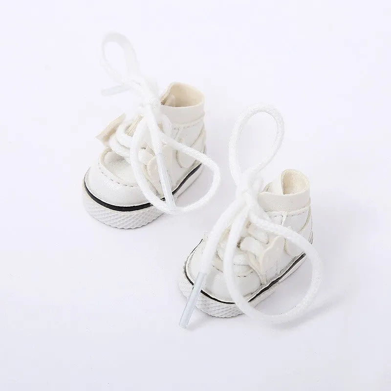 Replacement shoes for 17cm fashion dolls in various styles and colours