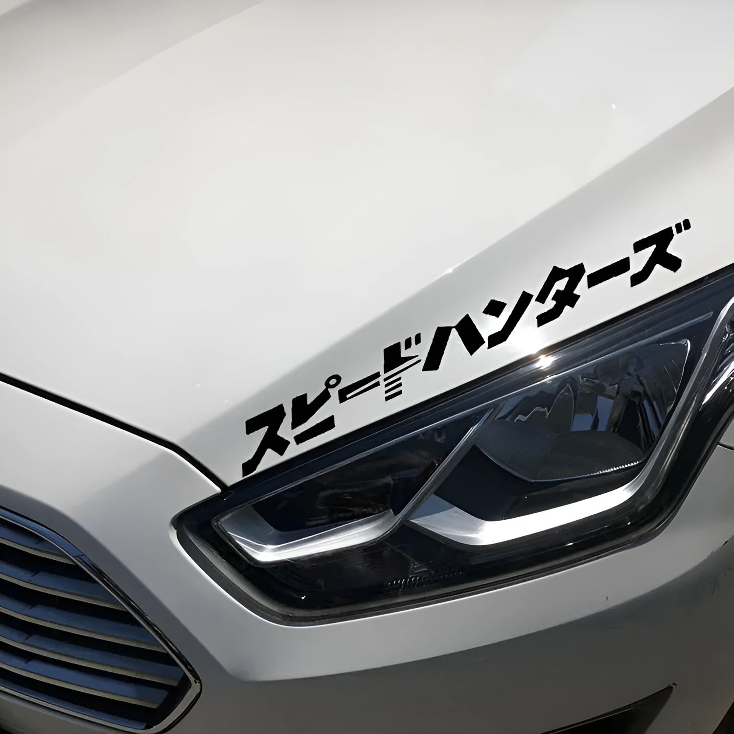 Black and white 35x35cm reflective Japanese-style car sticker made from PET vinyl.
