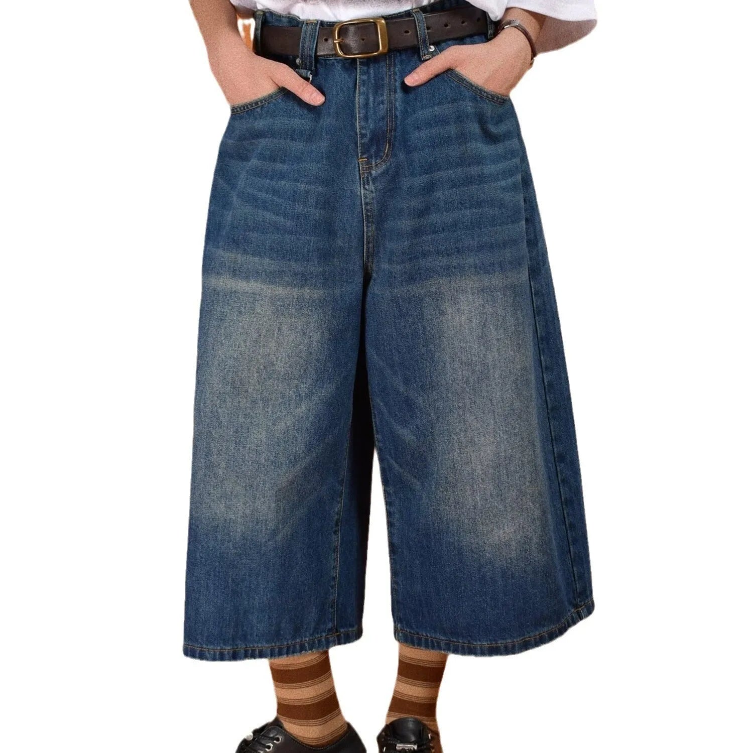 Men's straight-leg blue denim shorts with a loose fit and fifth pants length on a neutral background.