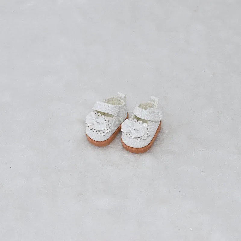 Replacement shoes for 17cm fashion dolls in various styles and colours