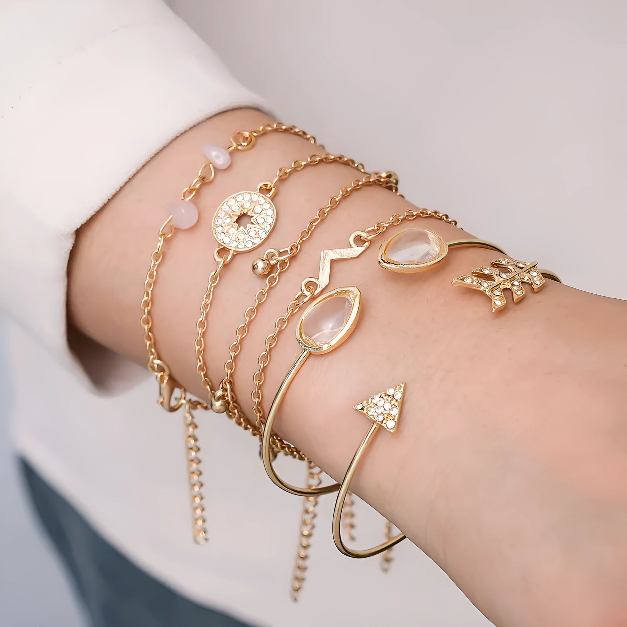 Gold-coloured six-piece zinc alloy bracelet set with water drop, V-shaped, arrow, drill and spot designs