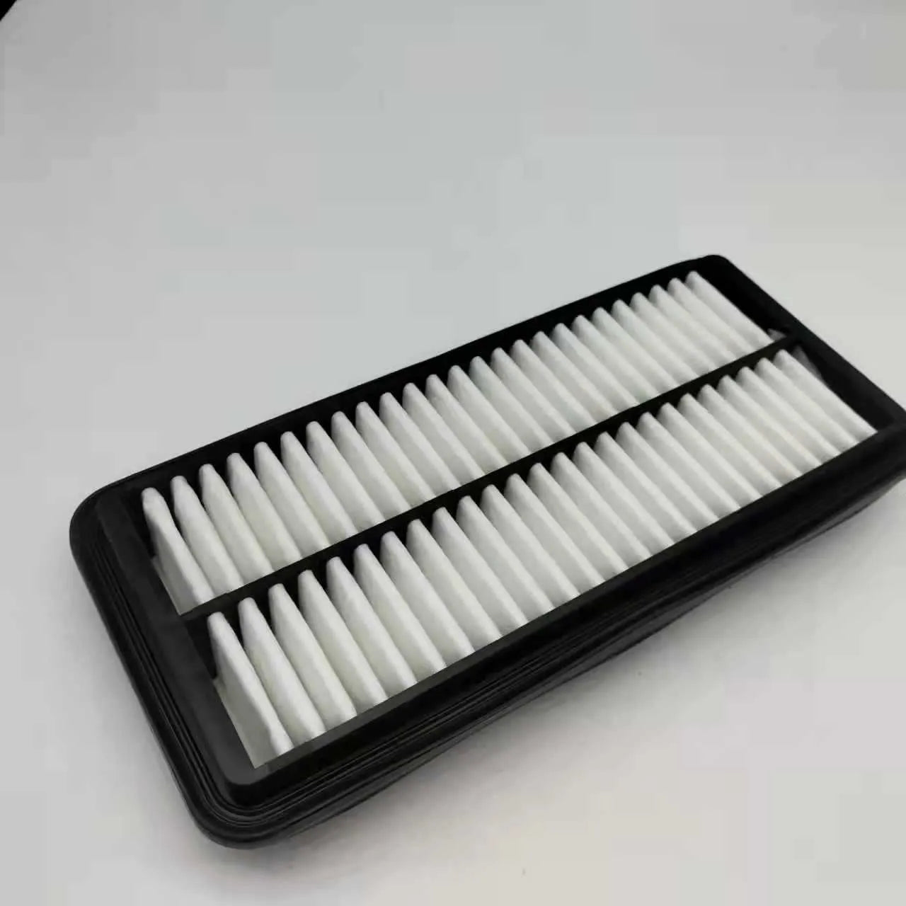 Black rectangular car air filter for Hyundai vehicles measuring 256mm by 113mm by 40mm