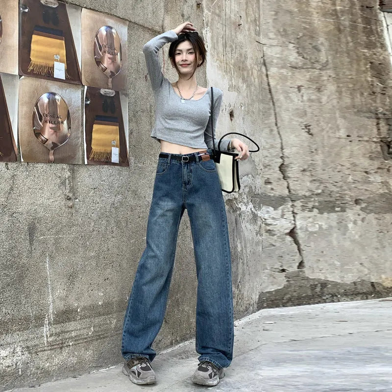 Women's retro straight jeans in cotton denim fabric with high waist design and straight leg cut