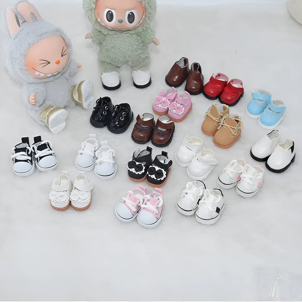 Replacement shoes for 17cm fashion dolls in various styles and colours