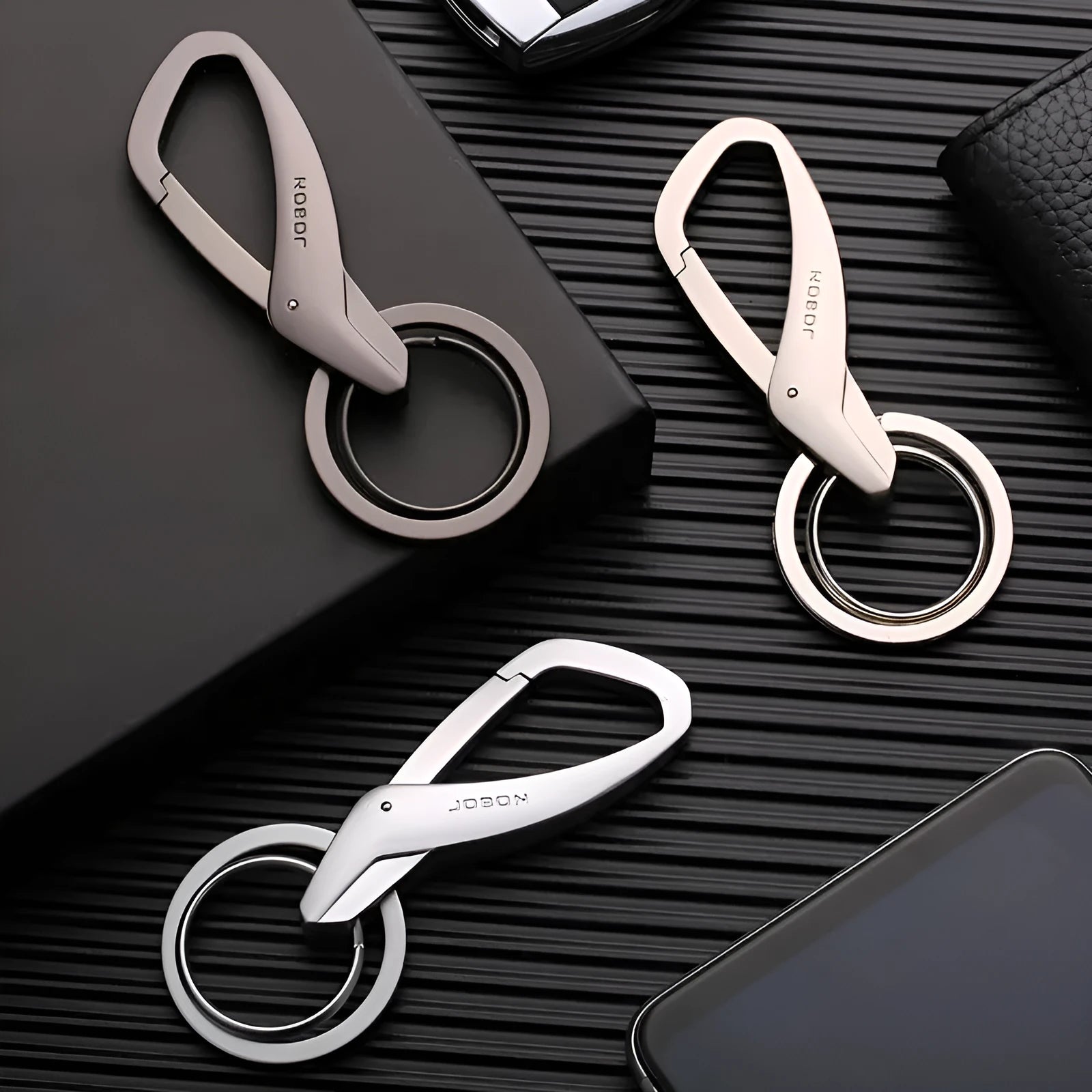 Zinc alloy double ring car key chain in black, chrome, or nickel colour, 8.3 x 3.5 cm