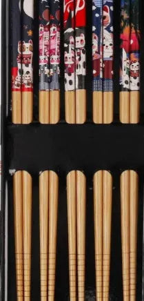 Japanese style bamboo chopsticks with cartoon patterns in five-colour designs, 5 pairs in packaging