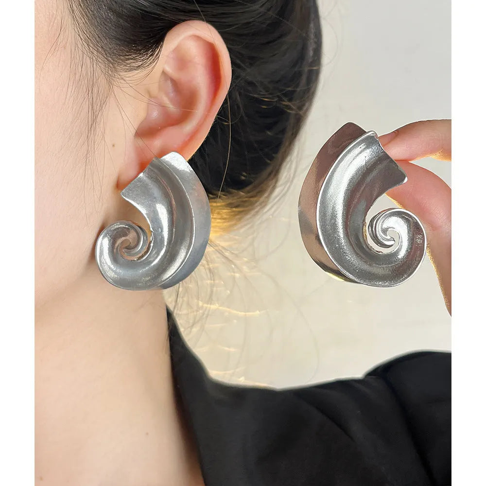 5cm geometric alloy ear studs with retro design in gold and silver colour options