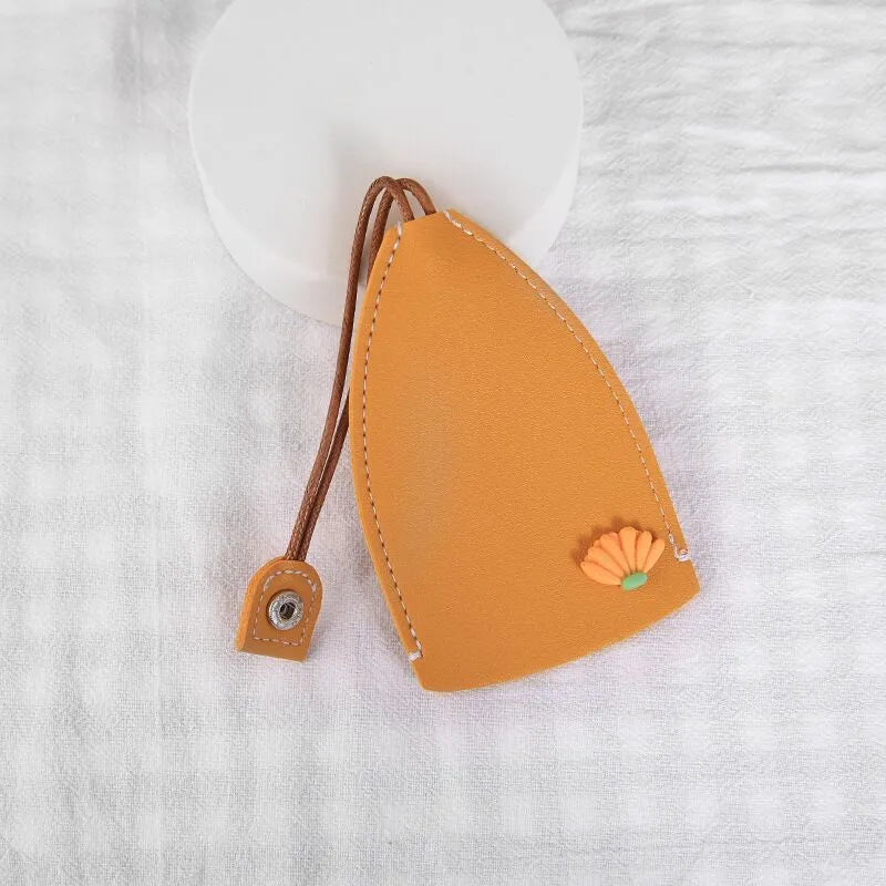 Cartoon pull-out key case in PU leather measuring 14 by 7.5 centimetres
