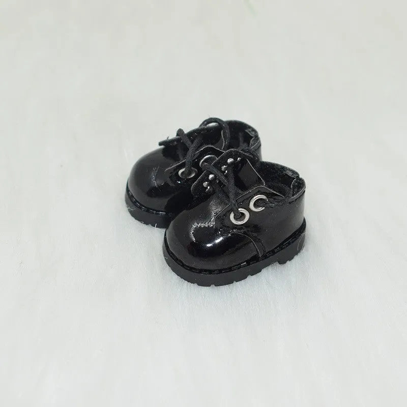 Replacement shoes for 17cm fashion dolls in various styles and colours